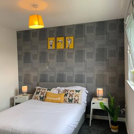 Modern 2 Bedroom Flat With Free Parking In Cambuslang, Glasgow Luaran gambar