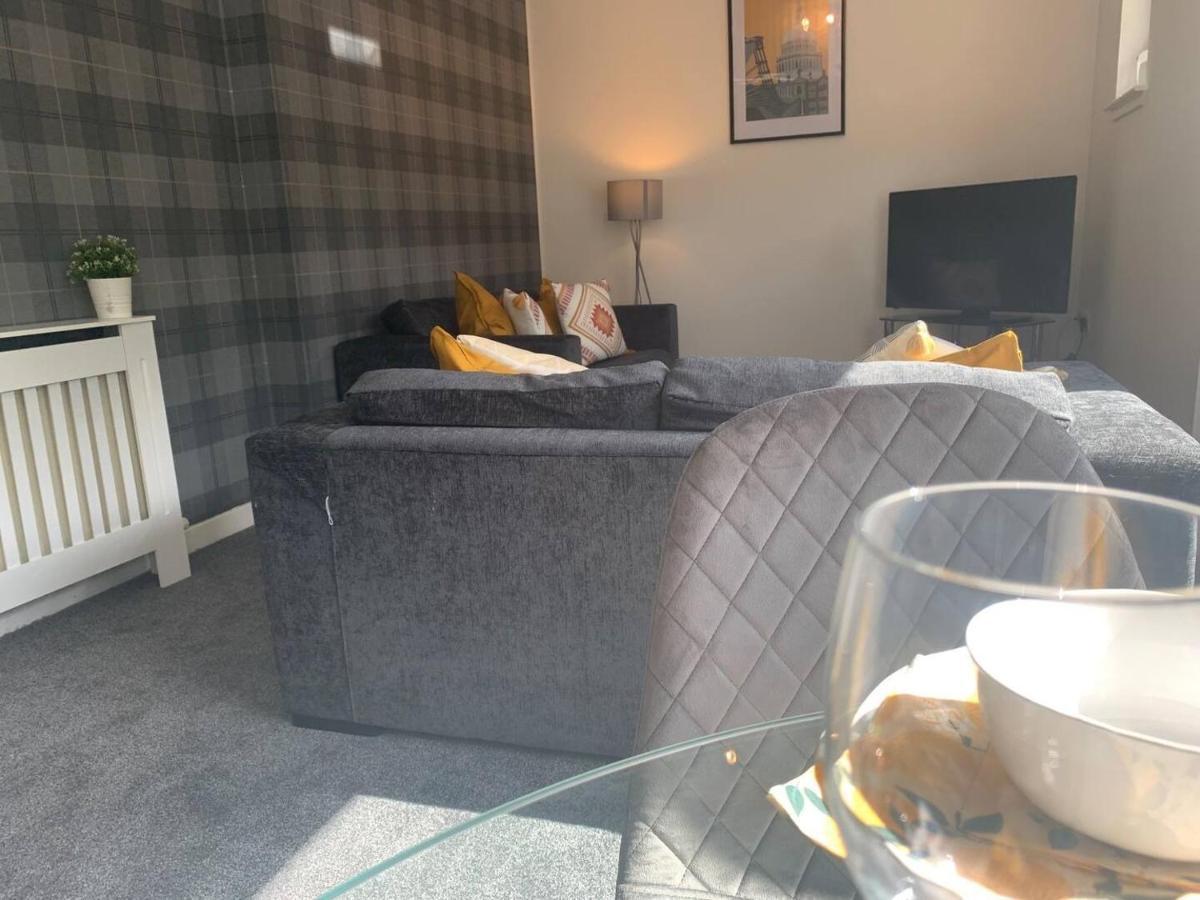 Modern 2 Bedroom Flat With Free Parking In Cambuslang, Glasgow Luaran gambar